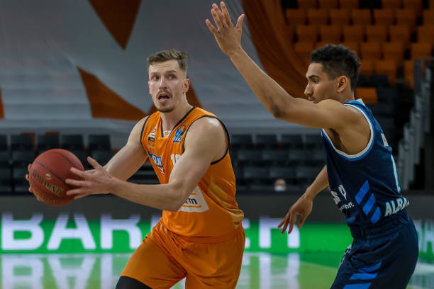 在对青少年 在对青少年